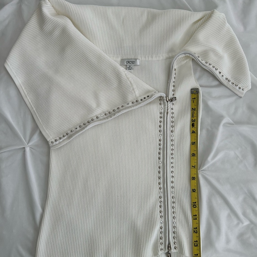Cache blouse, medium size, white.